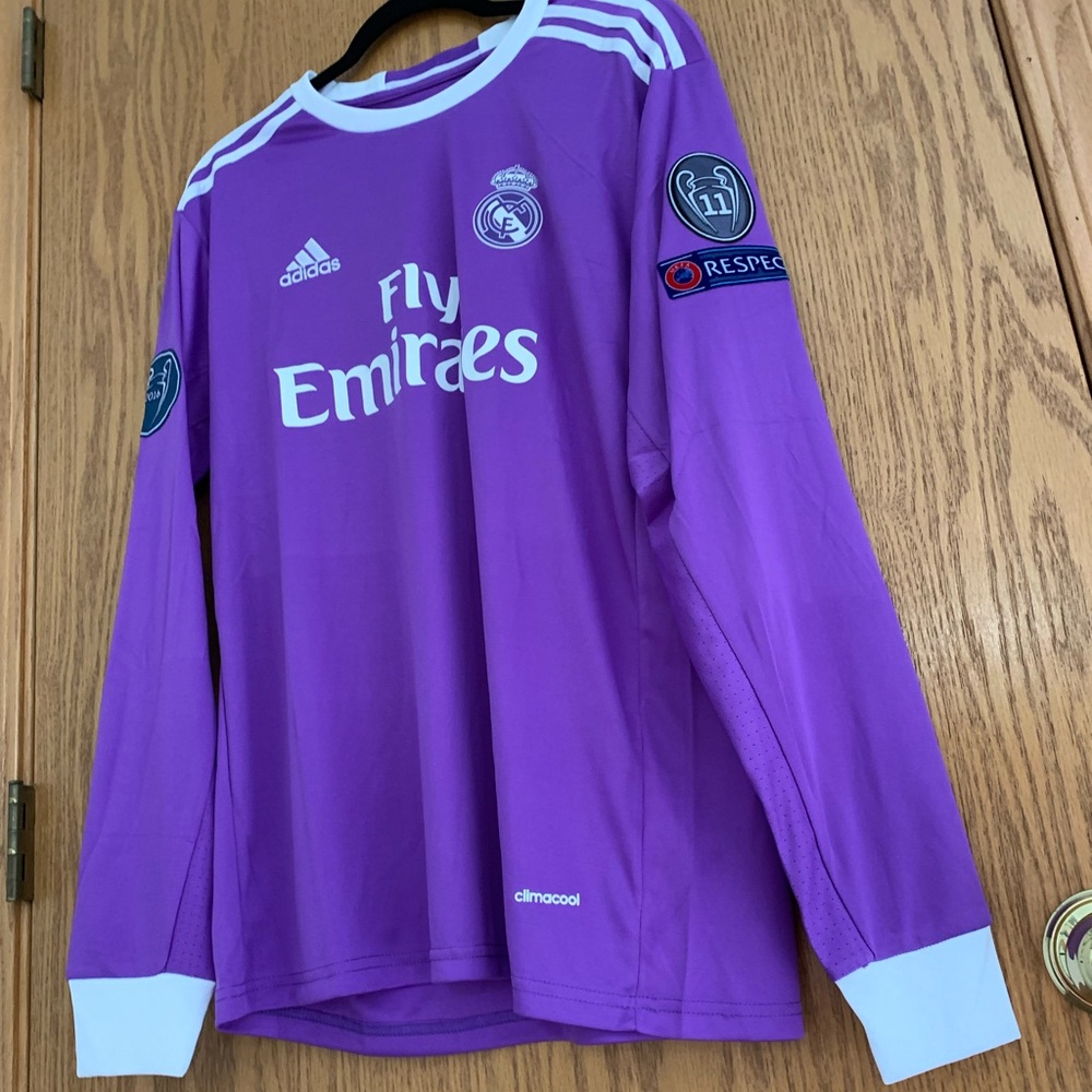 Real Madrid 16/17 Jerseys - Picture 4 of 11